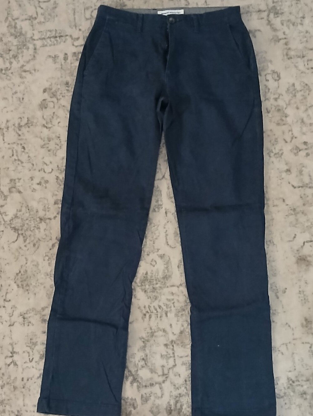 Amazon Essentials Men's Chino Pants (30W x 34L)
